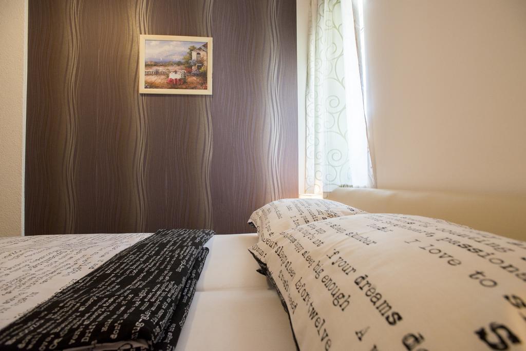 Rooms Velo Korenica Exterior photo