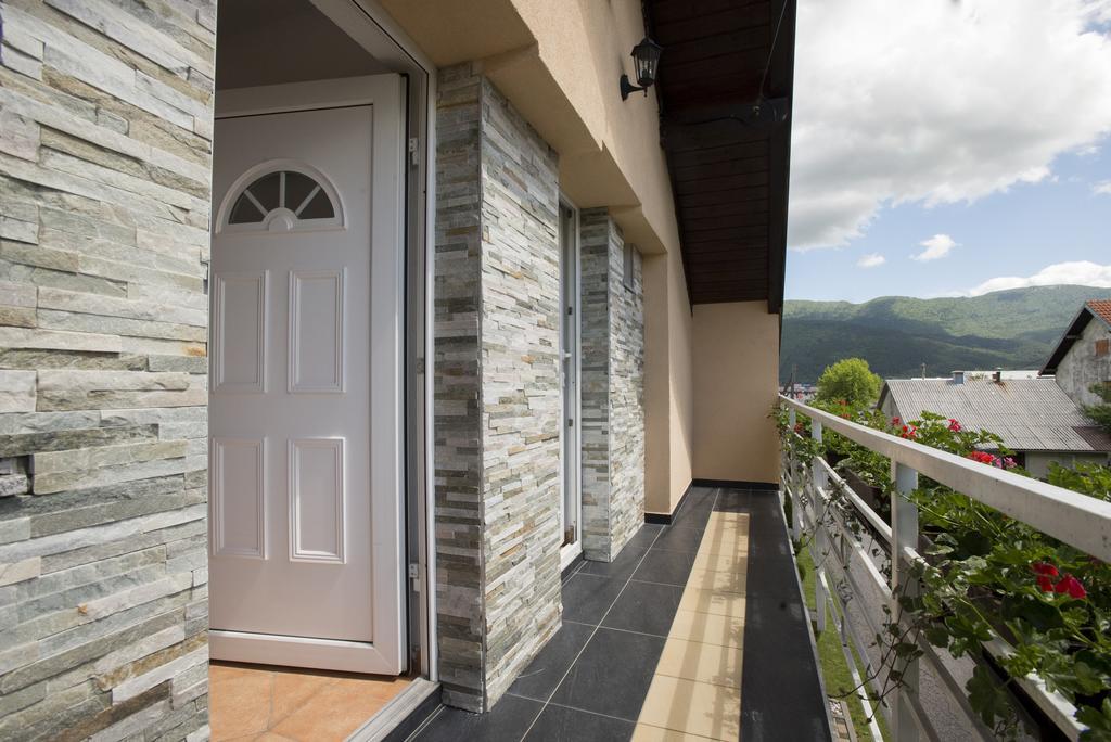 Rooms Velo Korenica Exterior photo
