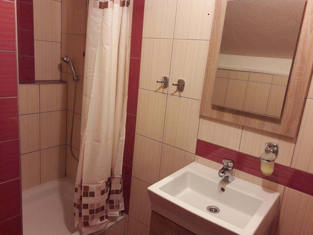 Rooms Velo Korenica Exterior photo