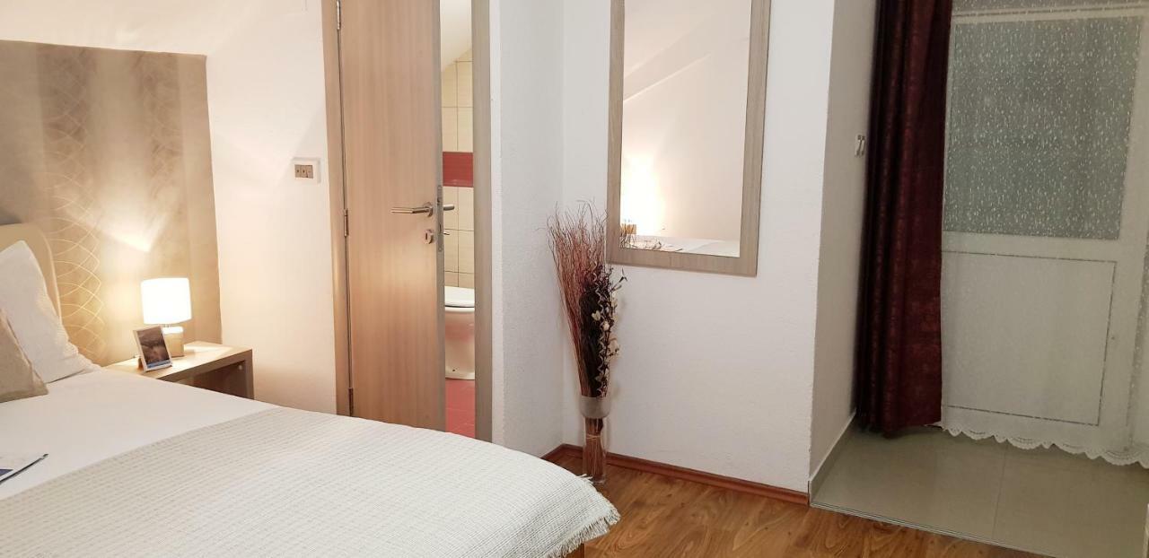 Rooms Velo Korenica Exterior photo